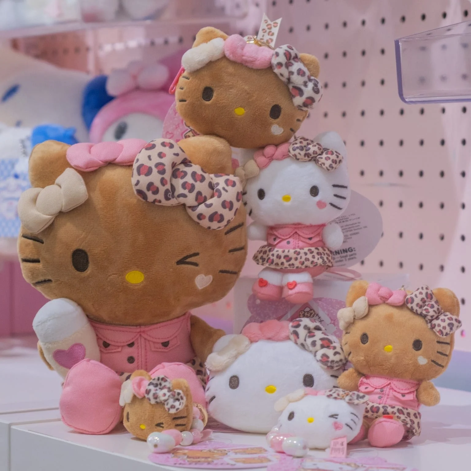 Hello Kitty Leopard Charm (Trendy Birthday Series) - Image 3